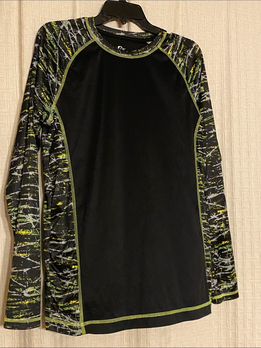 OT Sports Black Athletic Long Sleeve Top with Neon Green Accents Men’s Size Med